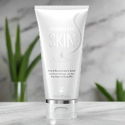 SKIN Instant Reveal Berry Scrub (120ml)